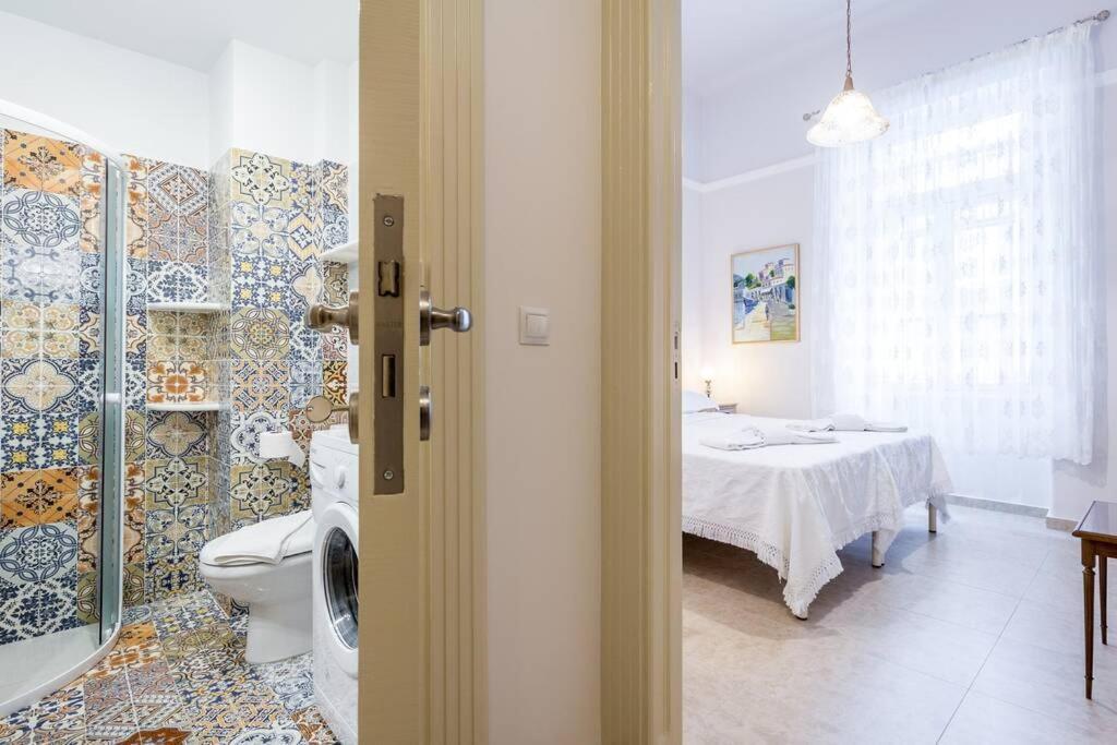 Neoclassical Apartment With 2 Bedrooms In 피레아스 외부 사진