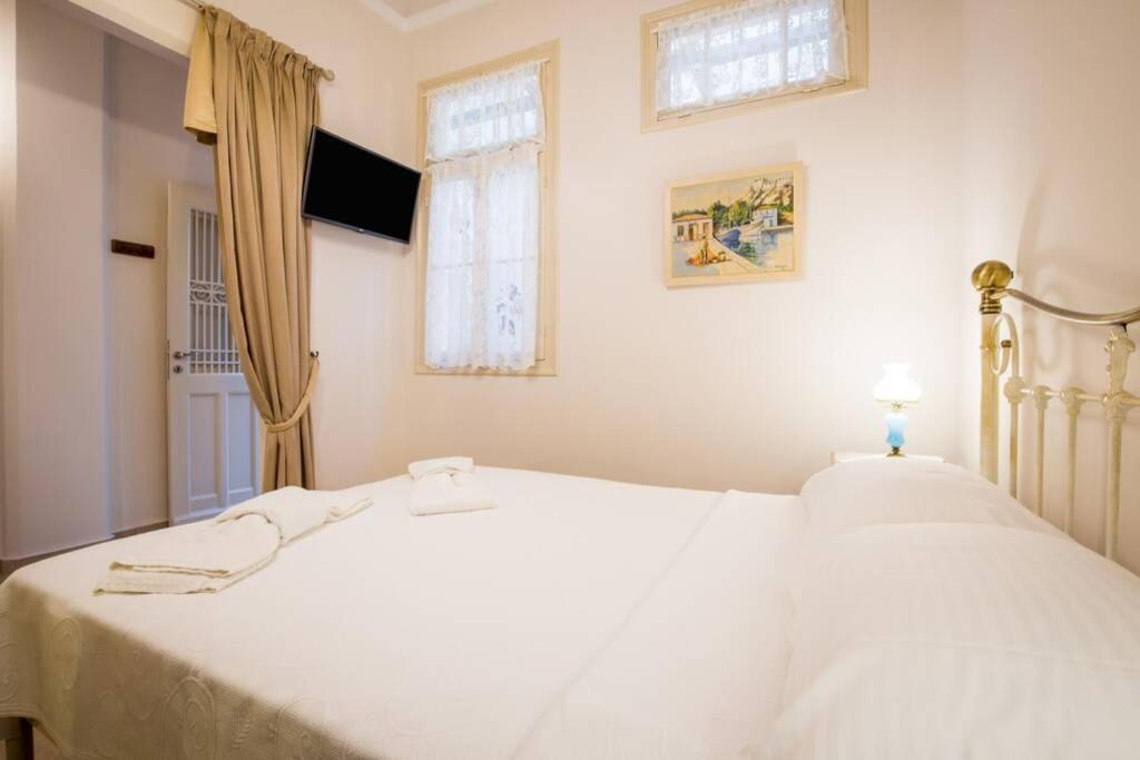 Neoclassical Apartment With 2 Bedrooms In 피레아스 외부 사진