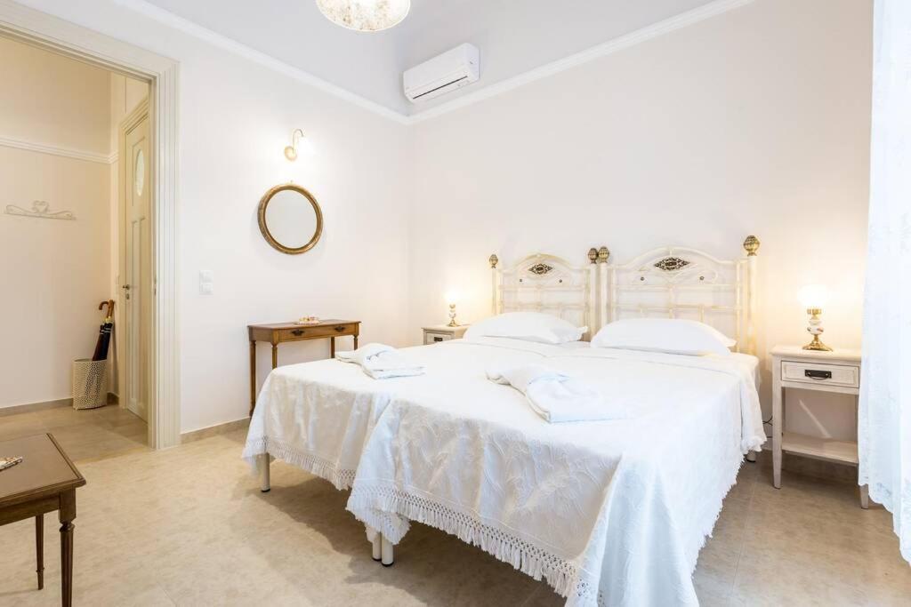 Neoclassical Apartment With 2 Bedrooms In 피레아스 외부 사진