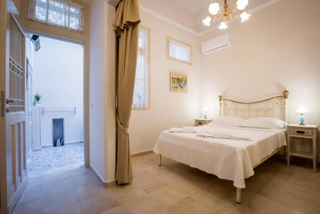 Neoclassical Apartment With 2 Bedrooms In 피레아스 외부 사진