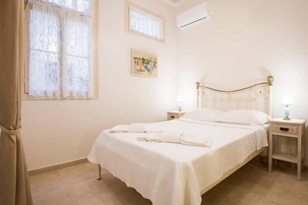 Neoclassical Apartment With 2 Bedrooms In 피레아스 외부 사진