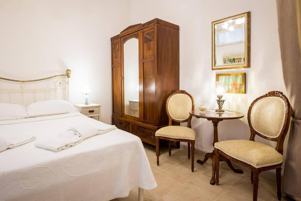 Neoclassical Apartment With 2 Bedrooms In 피레아스 외부 사진
