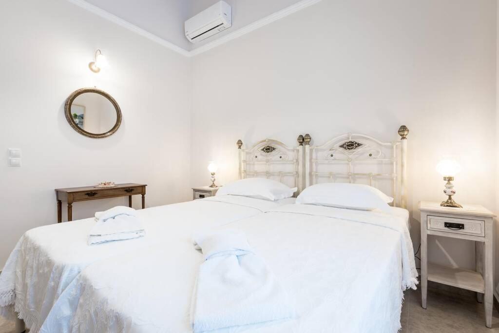 Neoclassical Apartment With 2 Bedrooms In 피레아스 외부 사진